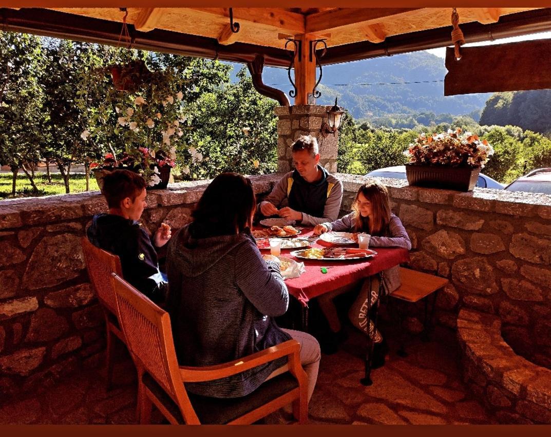Holiday Bungalows & Food Plav Exteriér fotografie